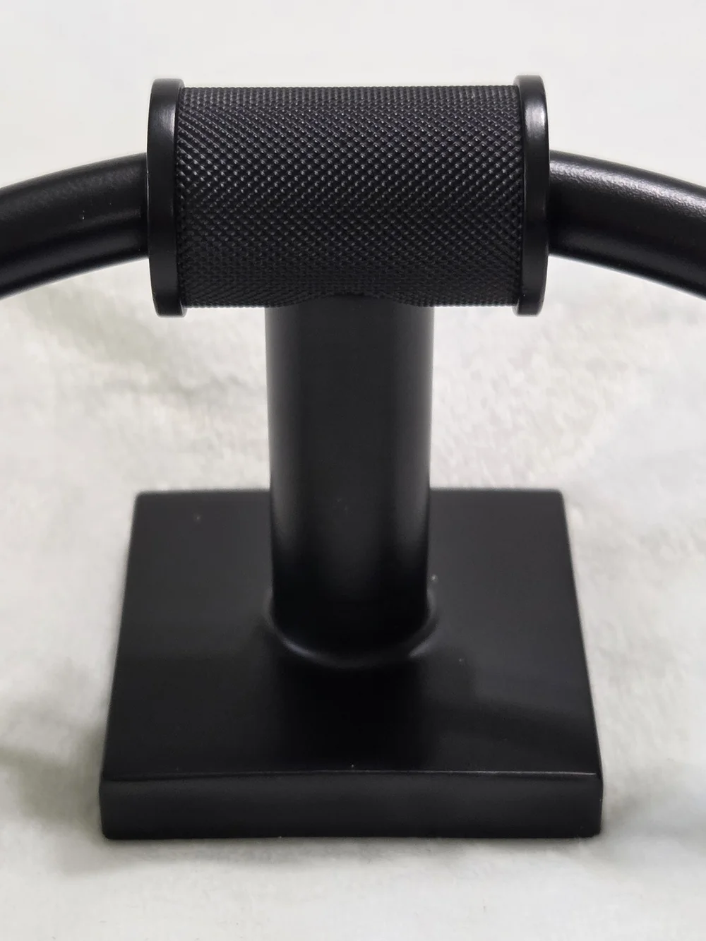 New Delta Averland Black Towel Ring AVE46-MB